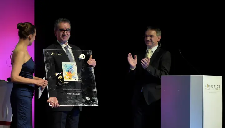 Übergabe der Auszeichnung für Alfred Escher an der Benefizgala 2015