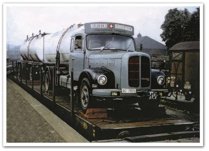 Erster Verlad eines Bertschi-Lastwagens auf die Bahn 1964