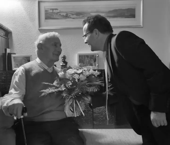 Übergabe der Ehrenurkunde an Hans und Rolf Bertschi in Dürrenäsch