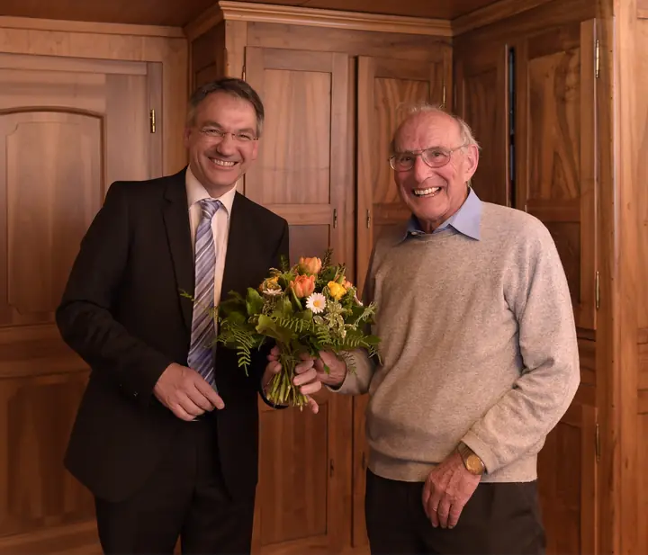 Übergabe der Ehrenurkunde an Hans und Rolf Bertschi in Dürrenäsch