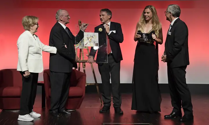 Übergabe der Ehrenurkunde an Helene und Peter Galliker sen.