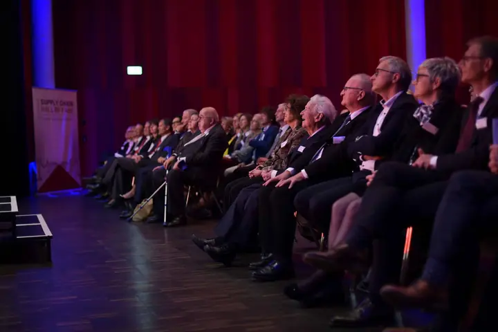 Gäste im Saal der Benefizgala 2019