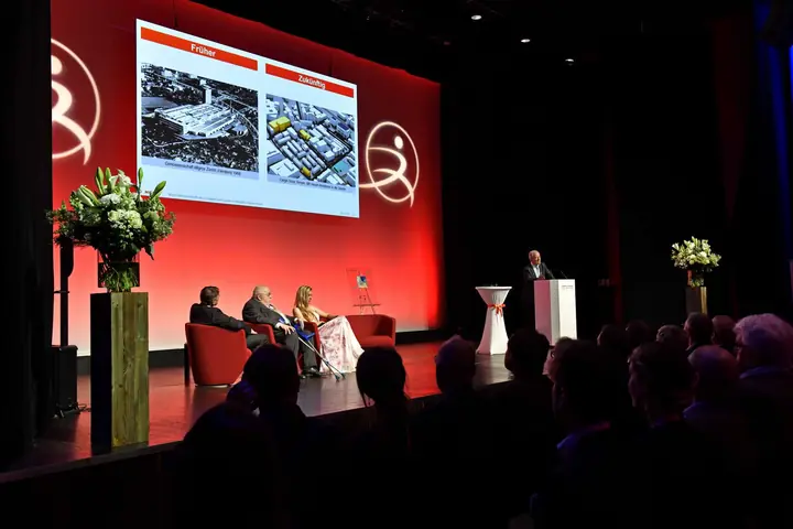 Podiumsgespräch auf der Bühne der Benefizgala 2019