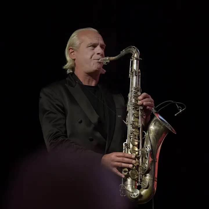 Saxofonist auf der Bühne der Benefizgala 2019