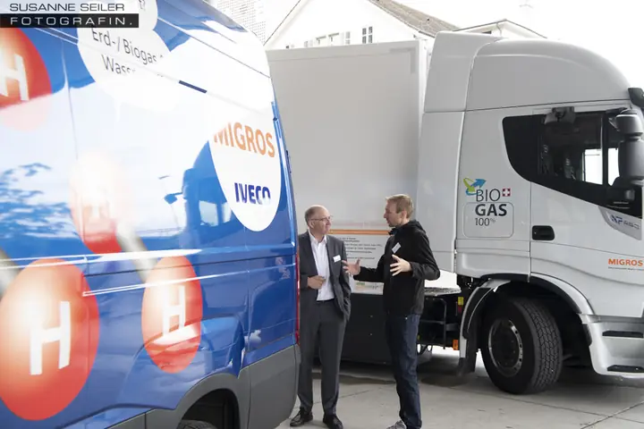 Migros-Lastwagen und Ausstellung zum klimafreundlichen Warentransport