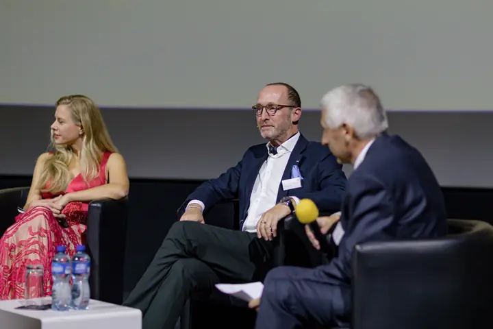Gespräch auf der Bühne der Benefizgala 2022