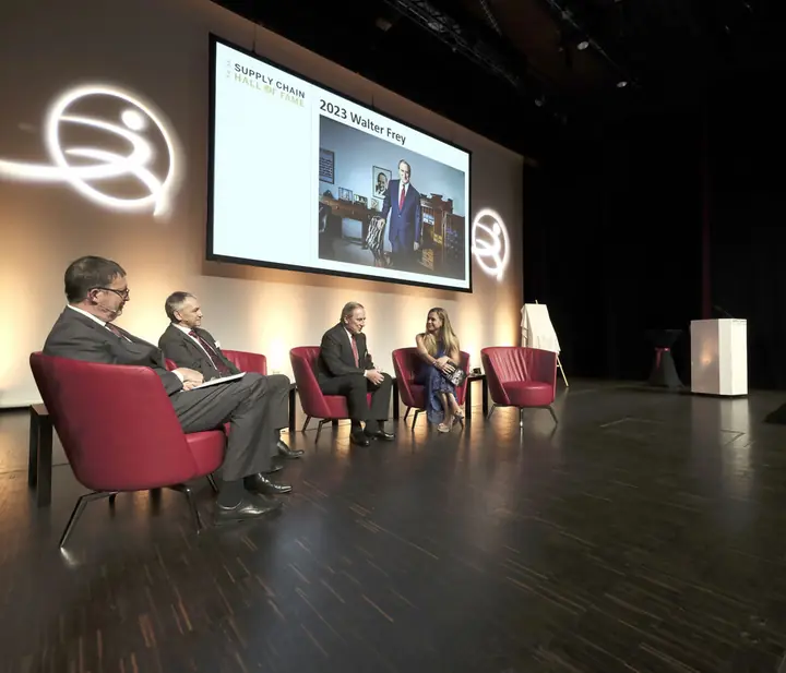 Bühnenmoment an der Benefizgala 2023 zur Aufnahme von Walter Frey