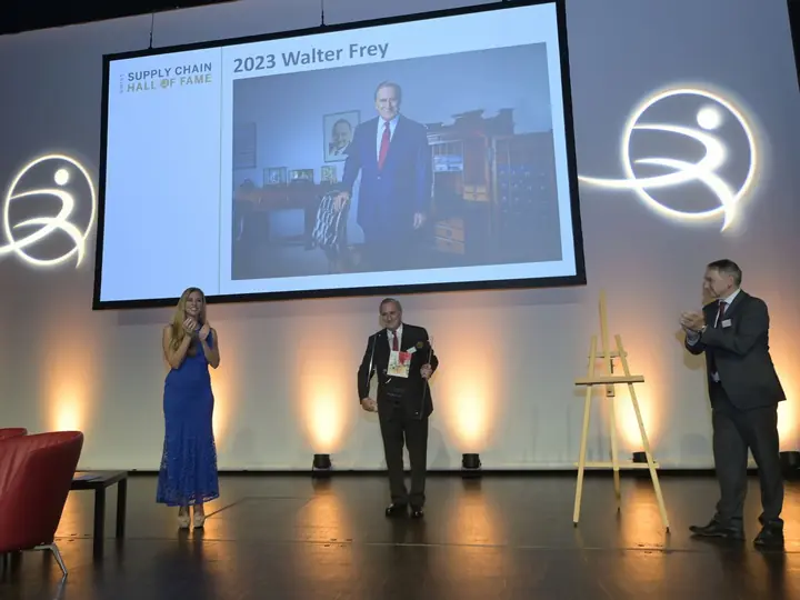 Bühnenmoment an der Benefizgala 2023 zur Aufnahme von Walter Frey